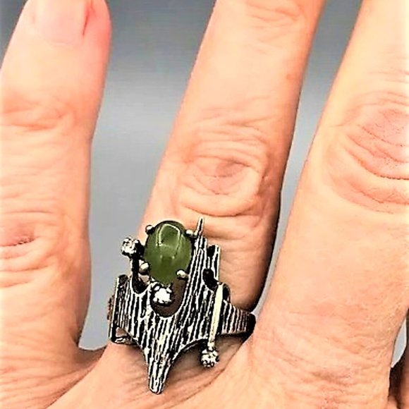 Vintage Brutalist / Modernist Sterling Silver Ring with Jade and Diamonds - Picture 9 of 10